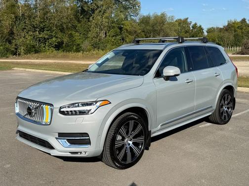 2024 Volvo XC90 B6 Plus Bright Theme 7-Seater