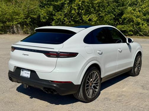 2023 Porsche Cayenne Platinum Edition