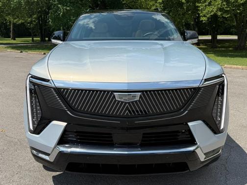 2025 Cadillac Escalade IQ Luxury 2