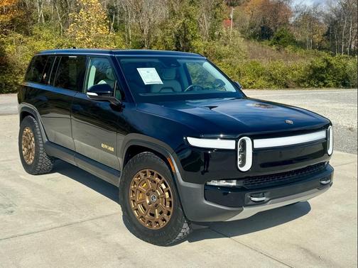 2023 Rivian R1S Adventure