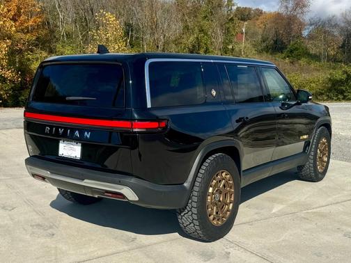 2023 Rivian R1S Adventure