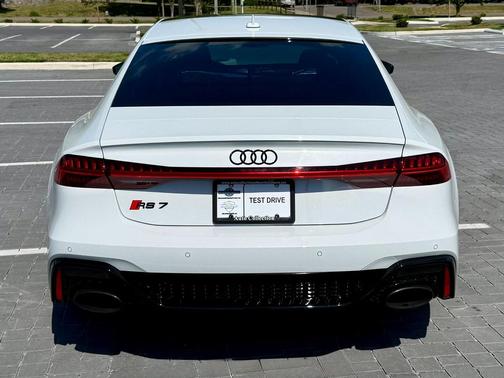 Glacier White Metallic 2024 Audi RS 7 4.0T Performance