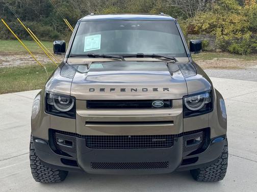 2023 Land Rover Defender 130 X-Dynamic SE