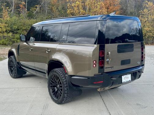 2023 Land Rover Defender 130 X-Dynamic SE