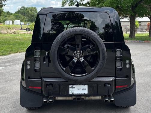 Santorini Black Metallic 2025 Land Rover Defender 110 V8
