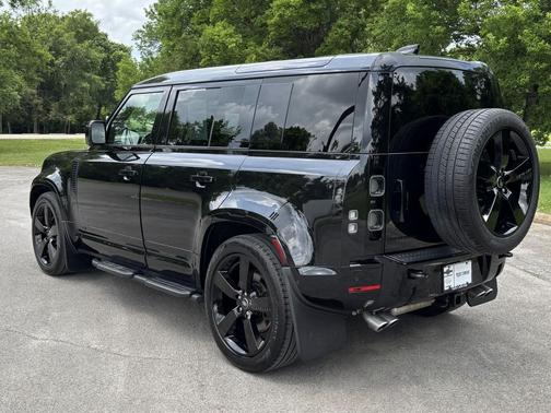Santorini Black Metallic 2025 Land Rover Defender 110 V8