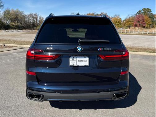 2022 BMW X7 M50i