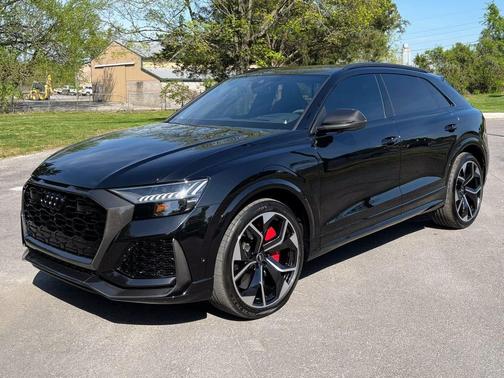 Mythos Black Metallic 2023 Audi RS Q8 4.0T