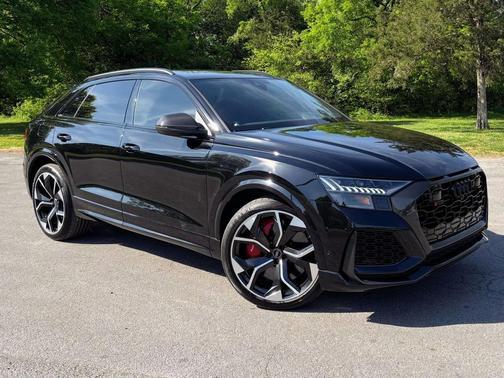 Mythos Black Metallic 2023 Audi RS Q8 4.0T