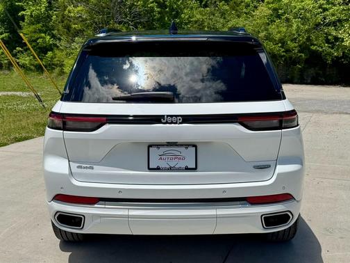 Bright White Clearcoat 2025 Jeep Grand Cherokee Summit