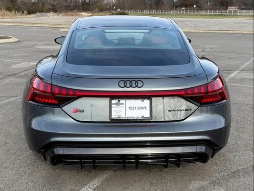 2024 Audi RS e-tron GT quattro