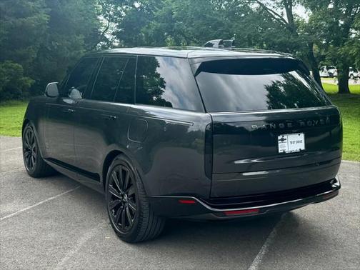 2025 Land Rover Range Rover P550e SE