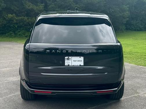 2025 Land Rover Range Rover P550e SE