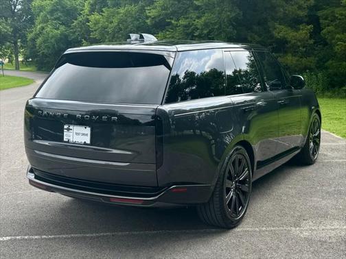 2025 Land Rover Range Rover P550e SE