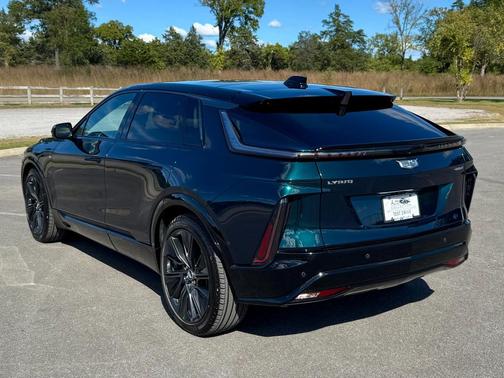 2024 Cadillac LYRIQ V