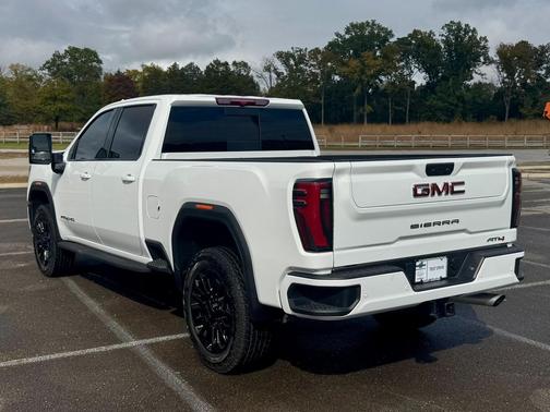 2024 GMC Sierra 2500 AT4