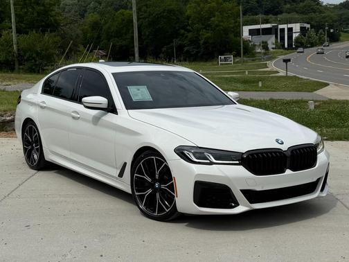 Alpine White 2022 BMW 530 i