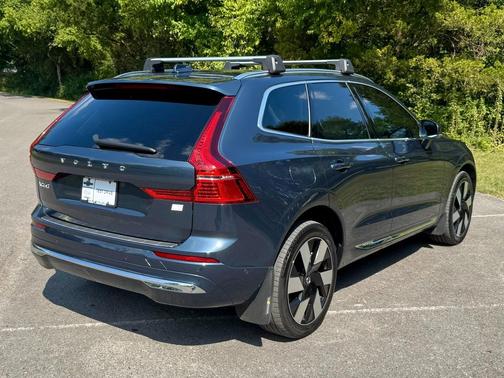 2023 Volvo XC60 Recharge Plug-In Hybrid T8 Ultimate Bright Theme