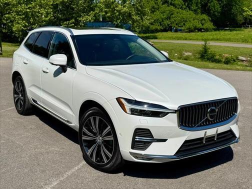 2023 Volvo XC60 B5 Plus Bright Theme