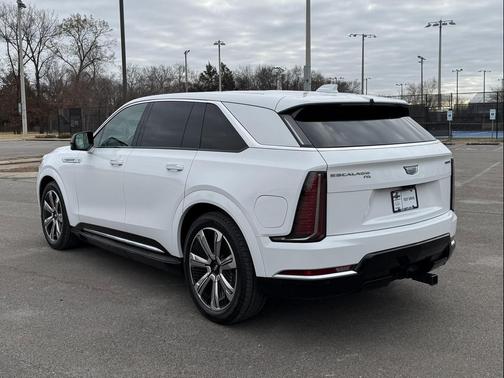 2025 Cadillac Escalade IQ Luxury 2