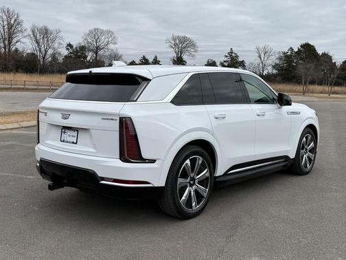 2025 Cadillac Escalade IQ Luxury 2