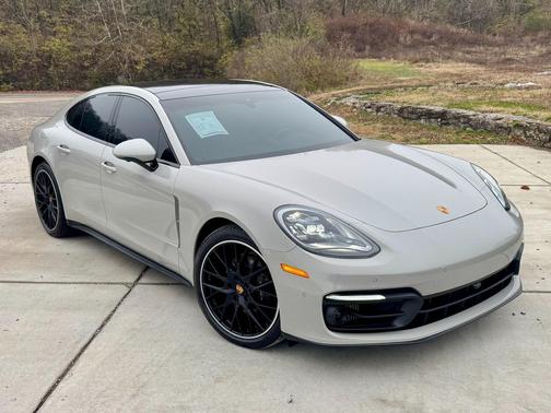 2023 Porsche Panamera 4 Platinum Edition