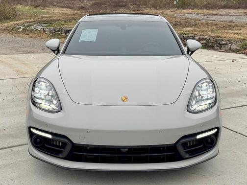 2023 Porsche Panamera 4 Platinum Edition