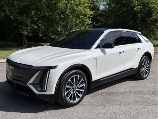Crystal White Tricoat 2024 Cadillac LYRIQ V