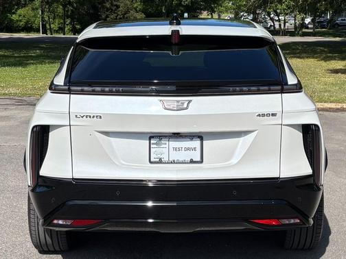 Crystal White Tricoat 2024 Cadillac LYRIQ V