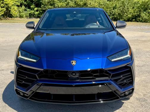 2021 Lamborghini Urus W/ SENSONUM, PARK ASSIST PKG, FULL-ELECTRIC COMFORT SEAT, INTERIOR CARBON