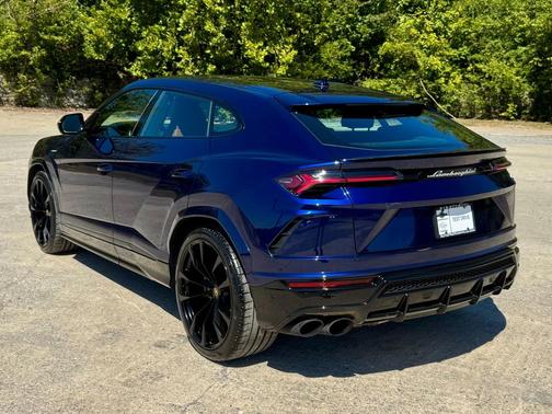 2021 Lamborghini Urus W/ SENSONUM, PARK ASSIST PKG, FULL-ELECTRIC COMFORT SEAT, INTERIOR CARBON