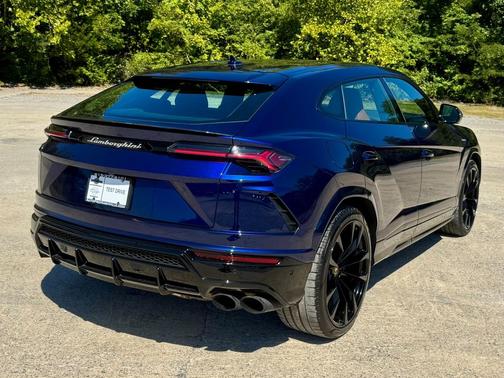 2021 Lamborghini Urus W/ SENSONUM, PARK ASSIST PKG, FULL-ELECTRIC COMFORT SEAT, INTERIOR CARBON