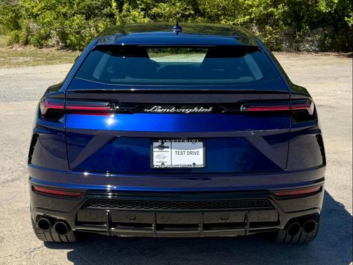 2021 Lamborghini Urus W/ SENSONUM, PARK ASSIST PKG, FULL-ELECTRIC COMFORT SEAT, INTERIOR CARBON