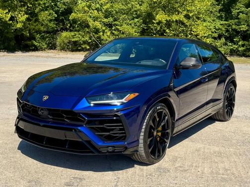 2021 Lamborghini Urus W/ SENSONUM, PARK ASSIST PKG, FULL-ELECTRIC COMFORT SEAT, INTERIOR CARBON