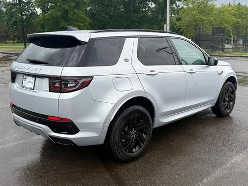 Hakuba Silver Metallic 2025 Land Rover Discovery Sport S