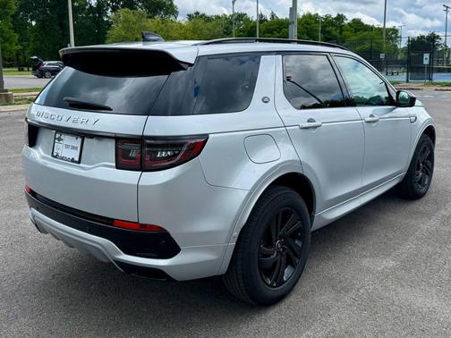 Hakuba Silver Metallic 2025 Land Rover Discovery Sport S