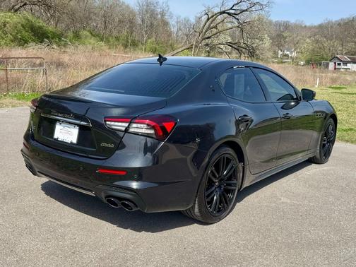 2023 Maserati Ghibli Modena Q4
