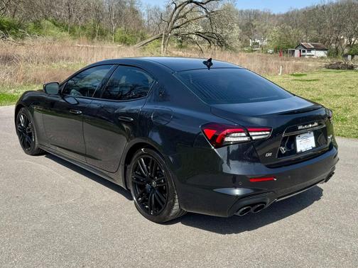 2023 Maserati Ghibli Modena Q4