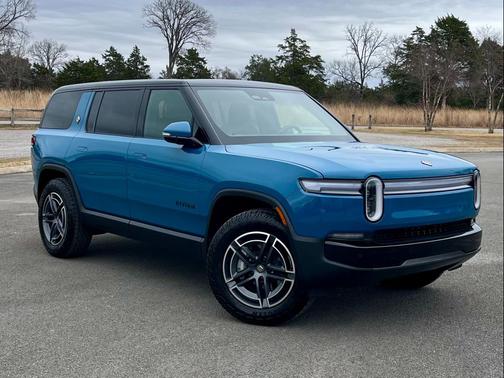 2025 Rivian R1S Adventure