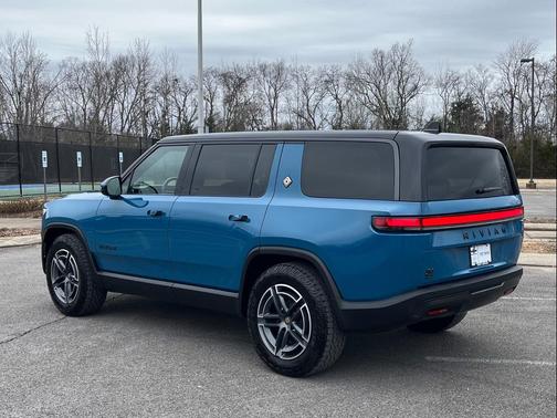 2025 Rivian R1S Adventure