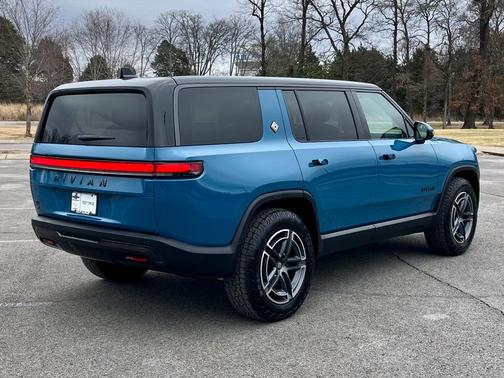 2025 Rivian R1S Adventure