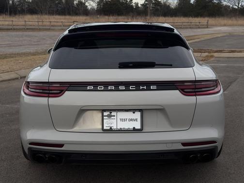 2018 Porsche Panamera 4