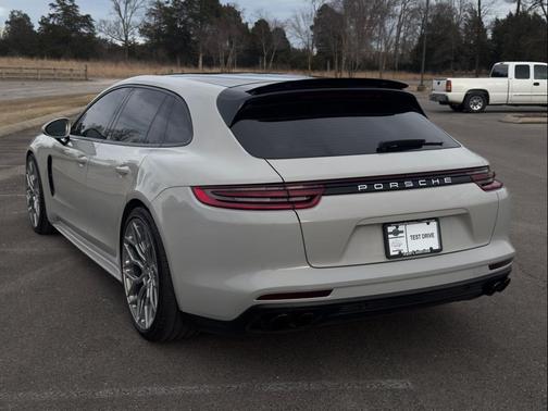2018 Porsche Panamera 4