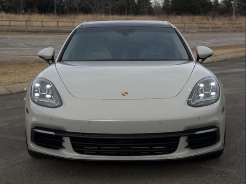2018 Porsche Panamera 4