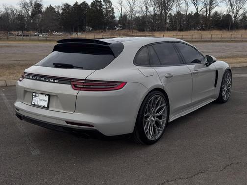 2018 Porsche Panamera 4