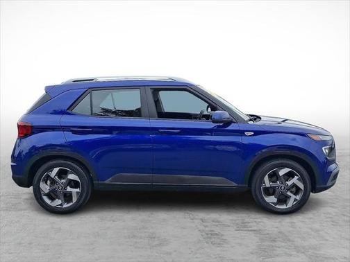 2022 Hyundai VENUE SEL