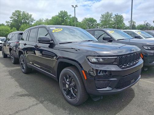 2025 Jeep Grand Cherokee Laredo