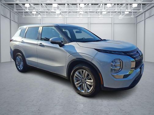 2022 Mitsubishi Outlander ES