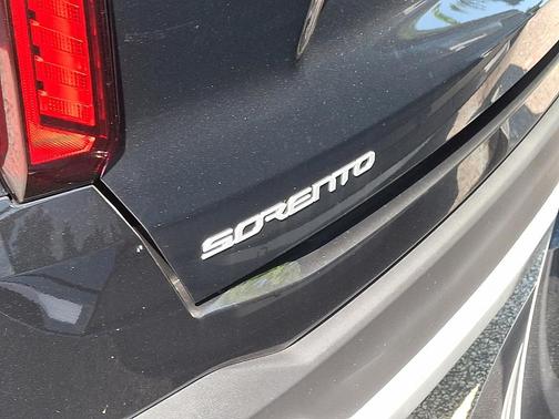 2025 Kia Sorento LX