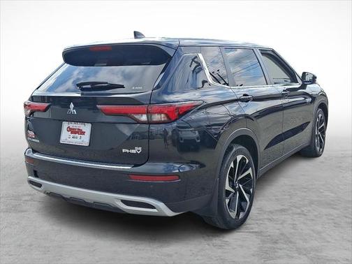 2023 Mitsubishi Outlander PHEV SE